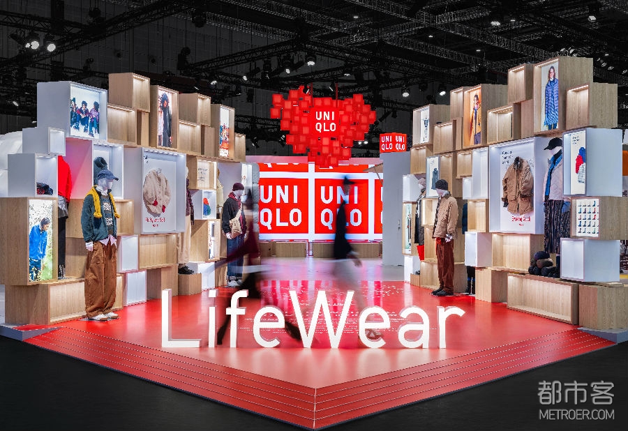 优衣库进博会“A Heartwarming Journey暖心之旅”主题展台.jpg