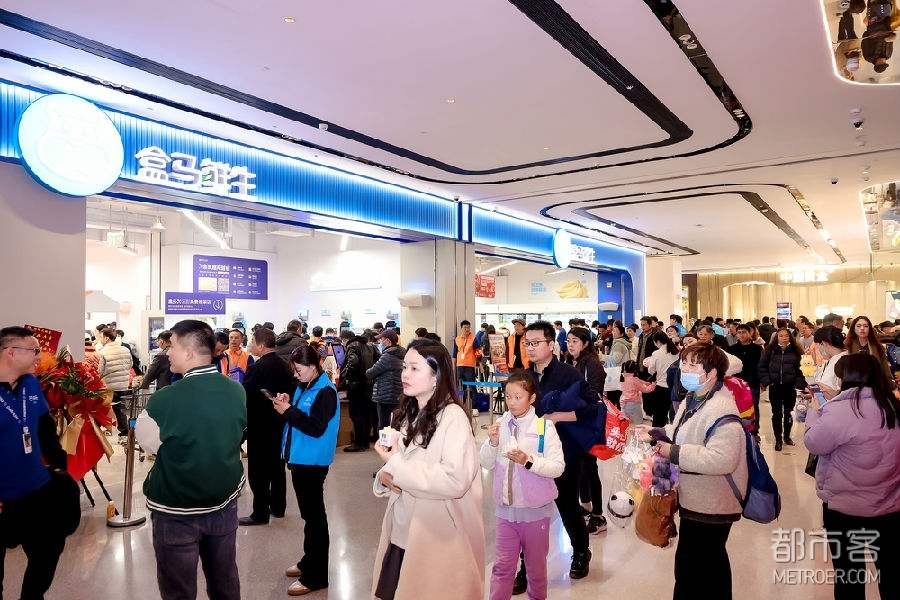 05 陆悦天地开业当日场内客流.jpg